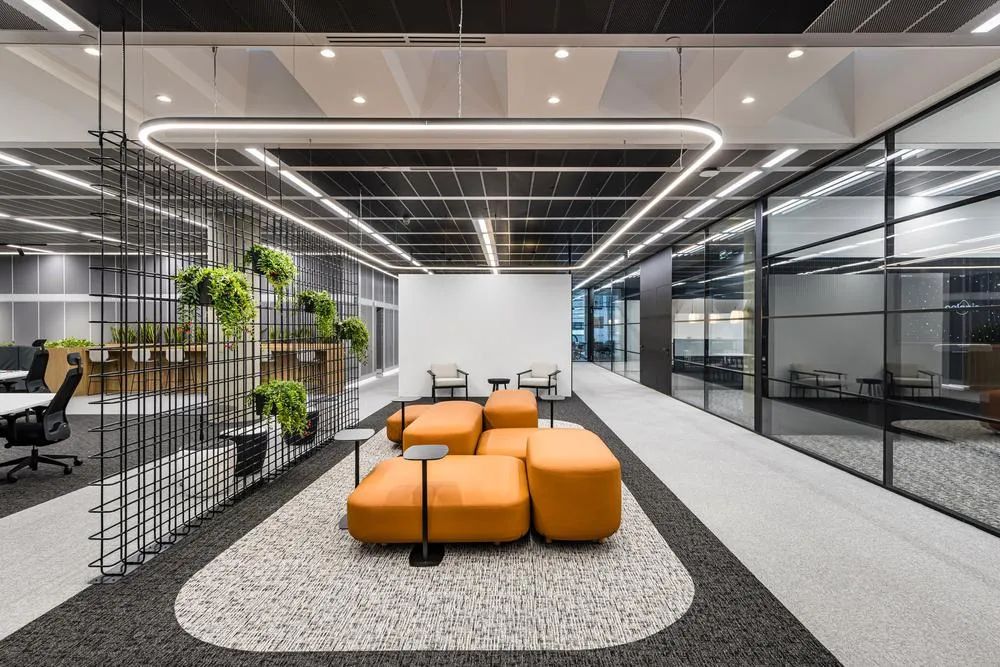 【分享】商務(wù)與時(shí)尚結(jié)合的辦公場所設(shè)計(jì)