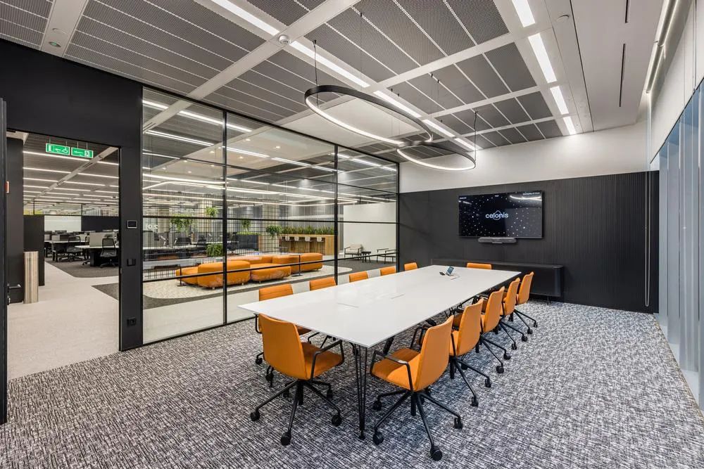 【分享】商務(wù)與時(shí)尚結(jié)合的辦公場所設(shè)計(jì)