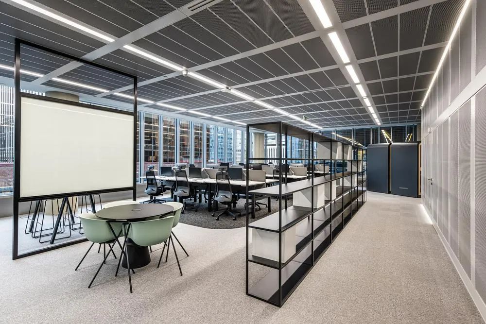 【分享】商務(wù)與時(shí)尚結(jié)合的辦公場所設(shè)計(jì)